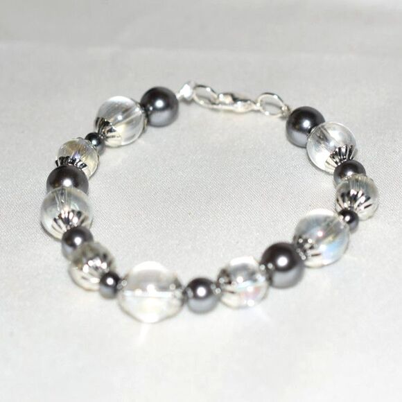 NWOT Dreamy Sparkling Gray/Clear Beaded Silver Tone 5" Party Glam Boho Bracelet - Picture 1 of 3